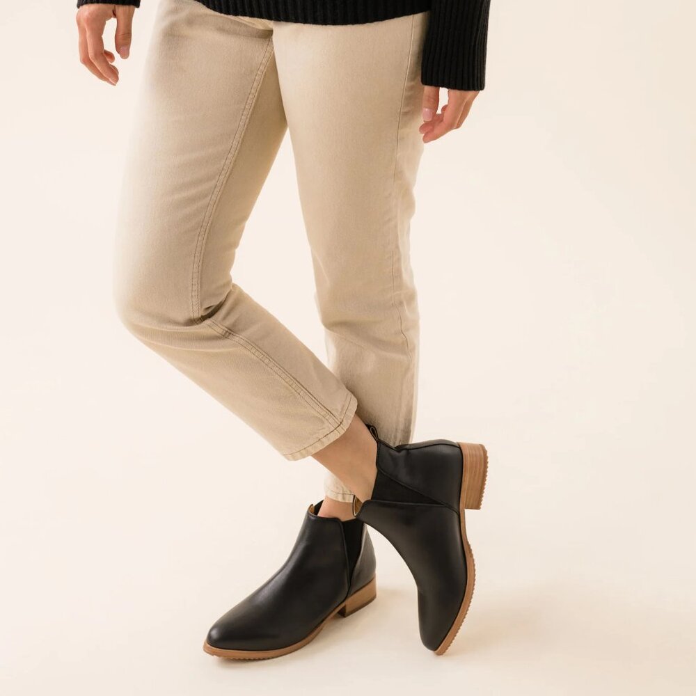 Nisolo Eva Everyday Black Leather Chelsea Boot - 7.5